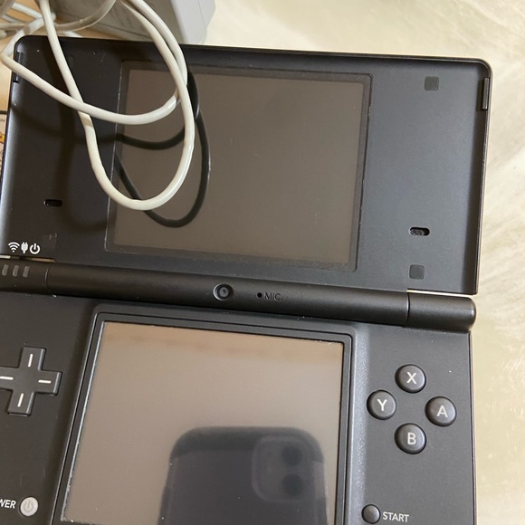 Nintendo DSI Bundle - Picture 7 of 10